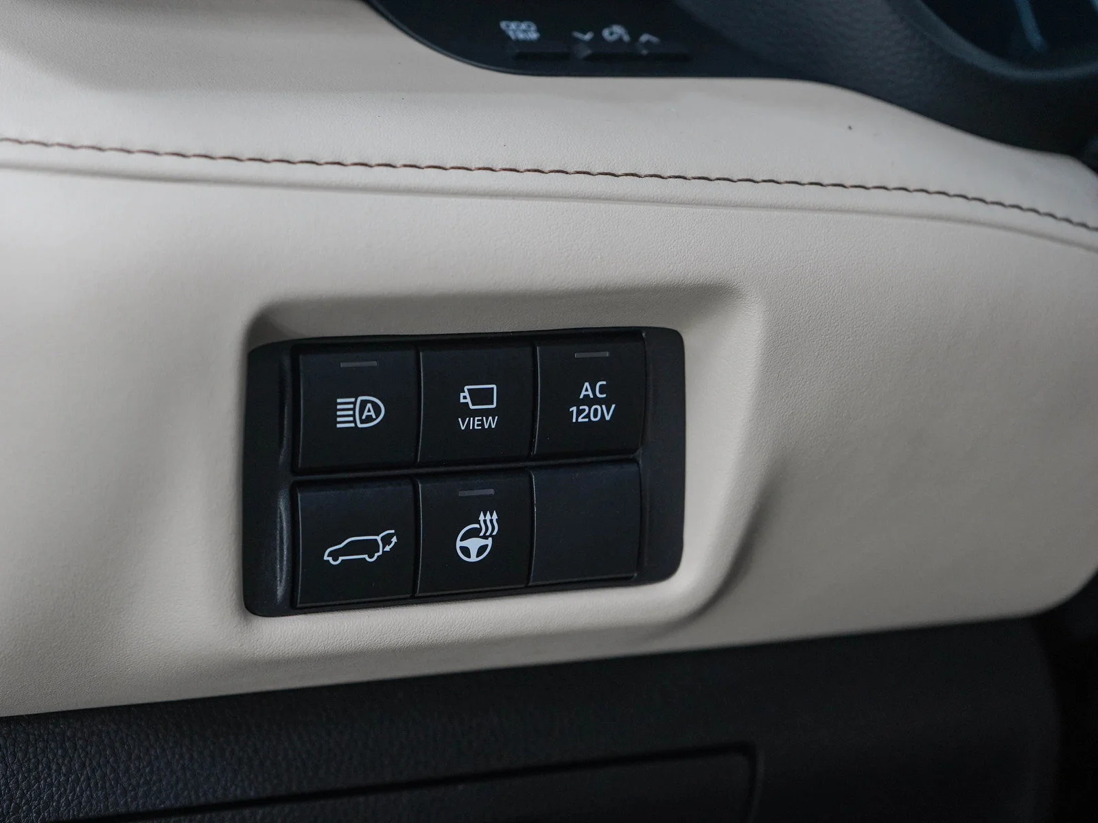 Used 2023  Toyota Hybrid Platinum image 26