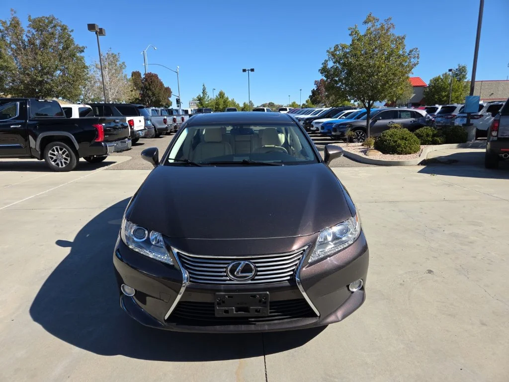 Used 2013 Red Lexus 350 image 3