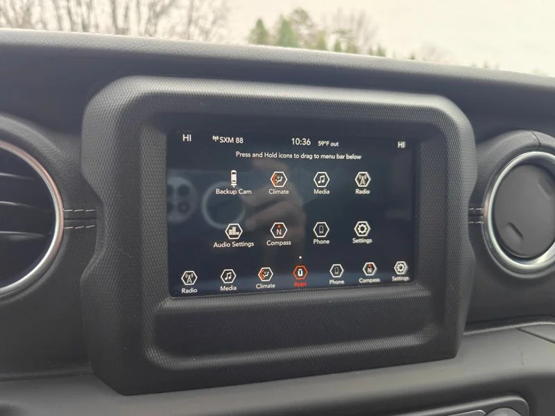Used 2019 White Jeep Unlimited Sahara image 28