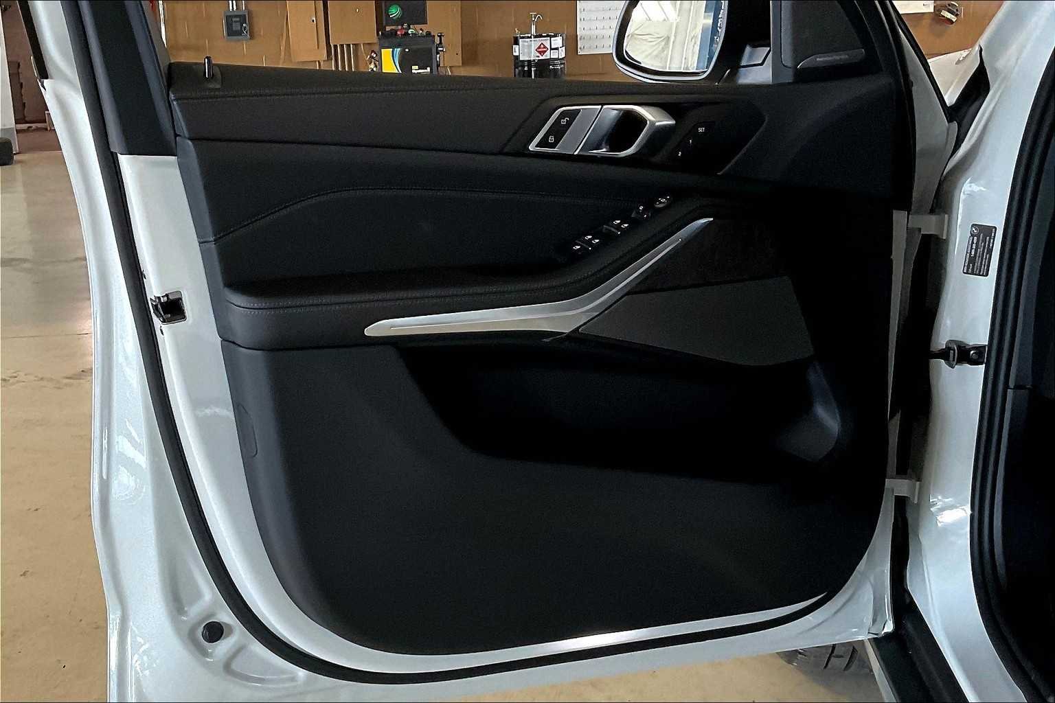 Used 2026 Mineral White Metallic BMW sDrive40i image 10
