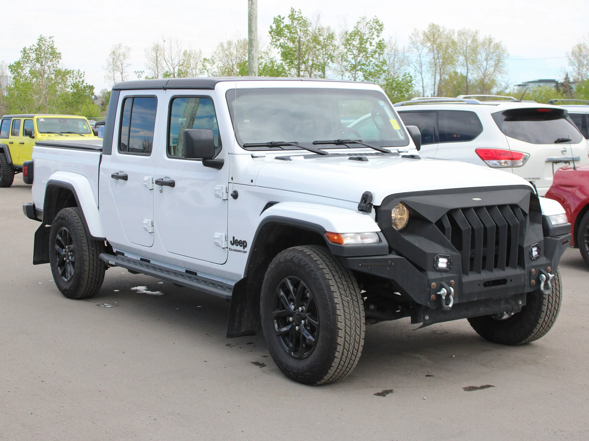 Certified Used 2023 White Jeep Sport S * V6 | Apple CarPlay | Backup Camera | Alpine | Remote Start | Tonneau Cover image 9