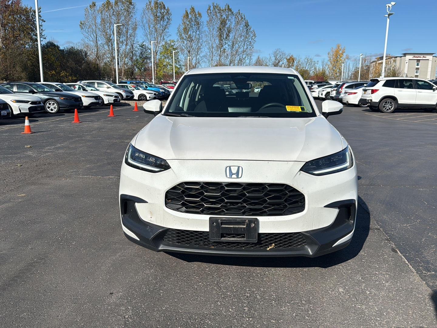 Used 2024 Platinum White Pearl Honda LX image 3