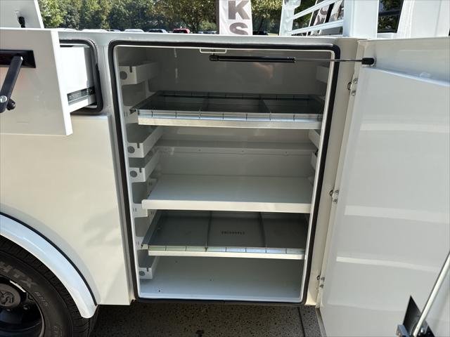 New 2026 Bright White Clear-Coat Exterior Paint RAM TRADESMAN Chassis Cab image 20