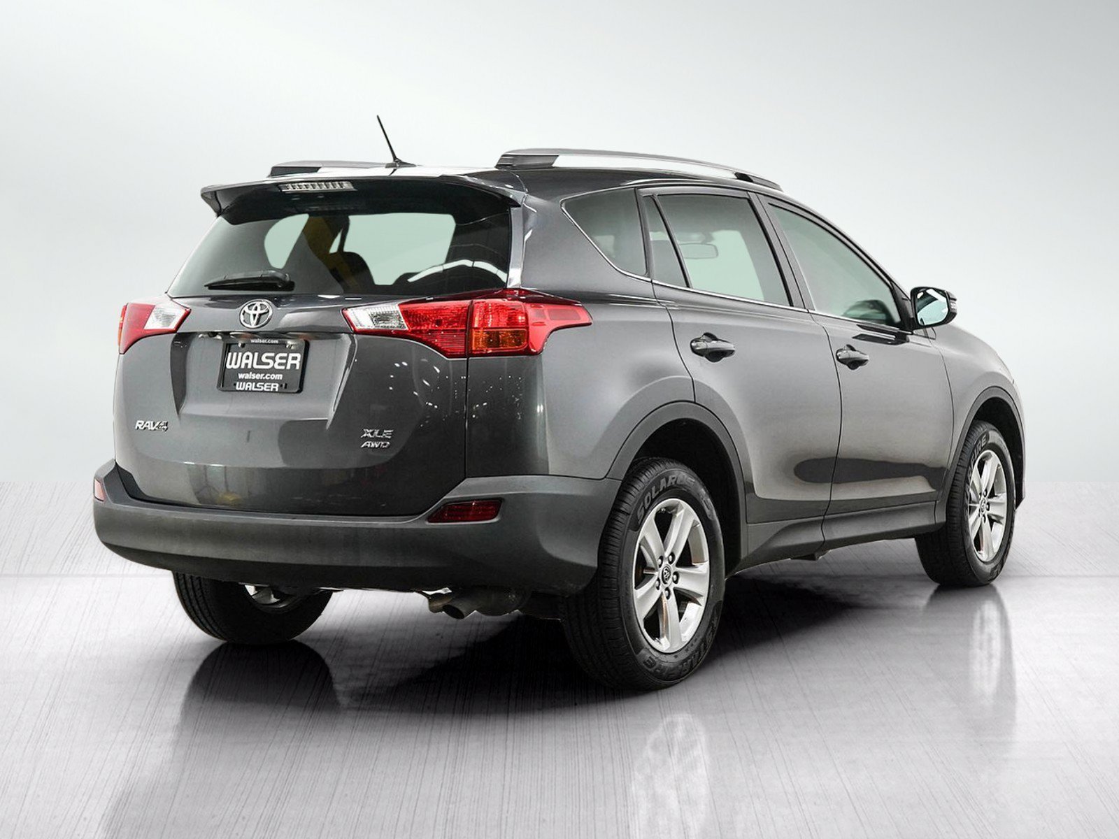 Used 2015 Magnetic Gray Metallic Toyota Xle image 6