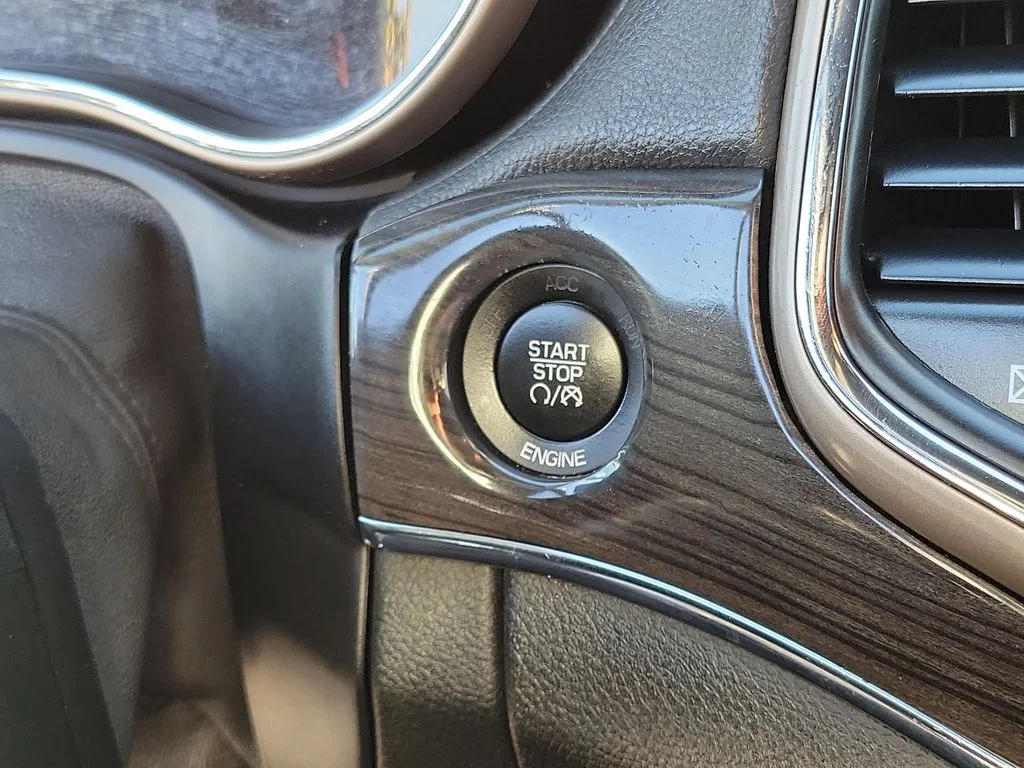 Used 2015 Gray Jeep Overland image 7