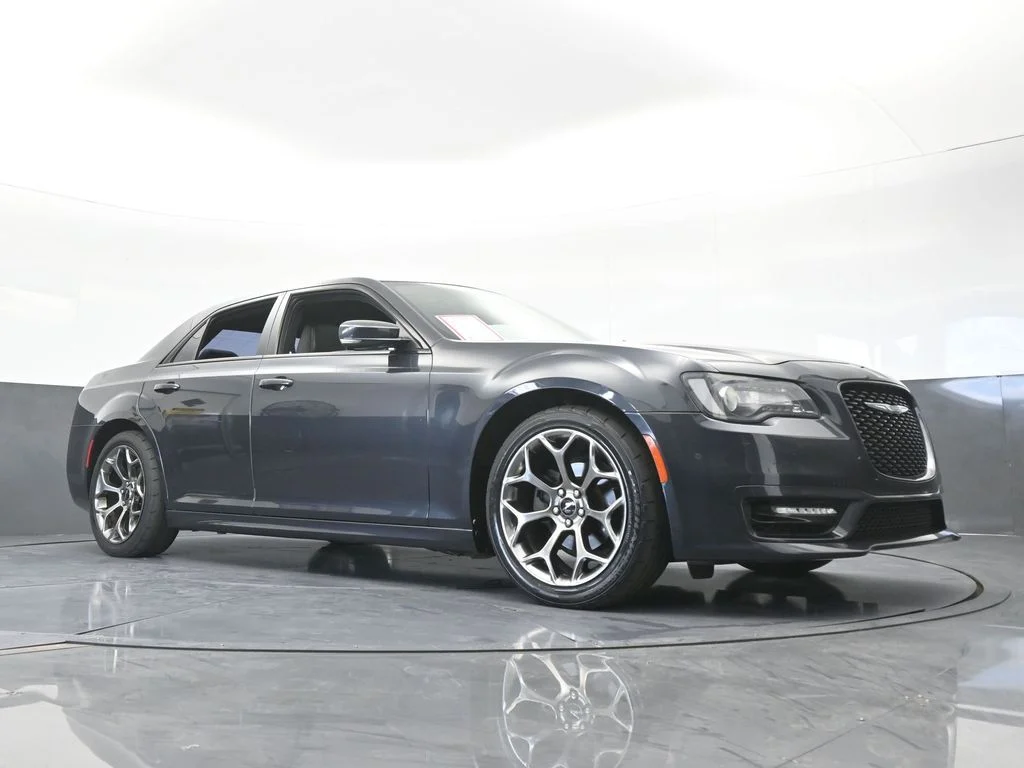 Used 2018 Maximum Steel Metallic Clearcoat Chrysler S image 63