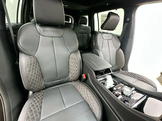 New 2026 Diamond Black Crystal Pearl-Coat Exterior Paint Jeep Summit image 28
