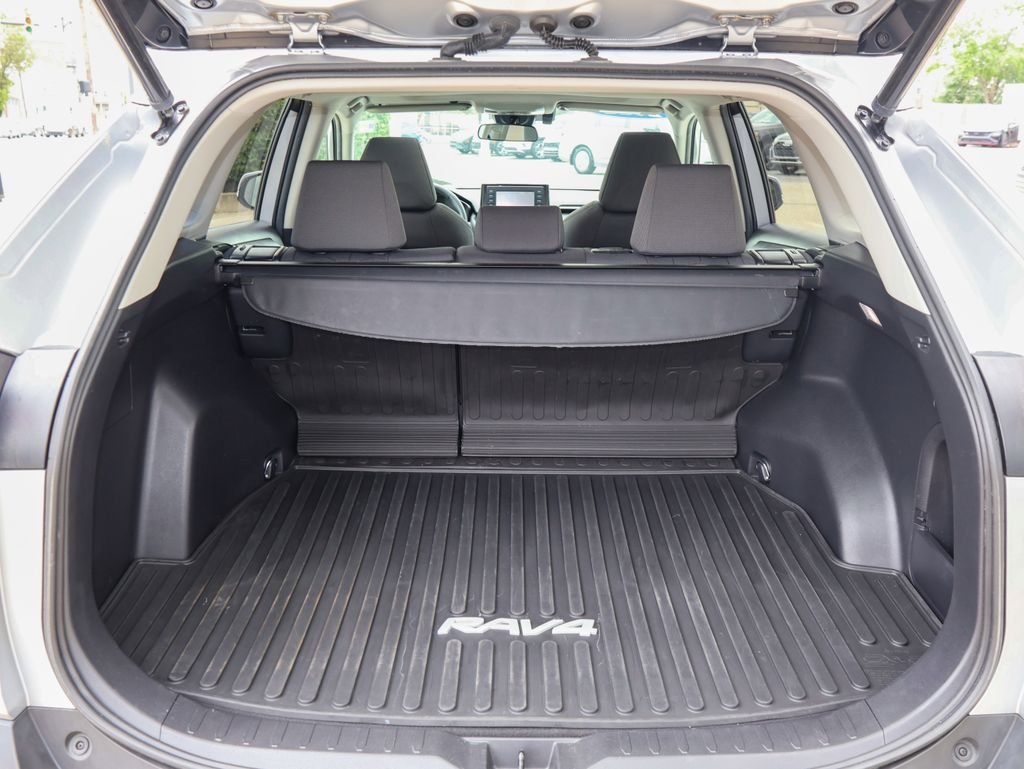Used 2022 Silver Toyota XLE image 10