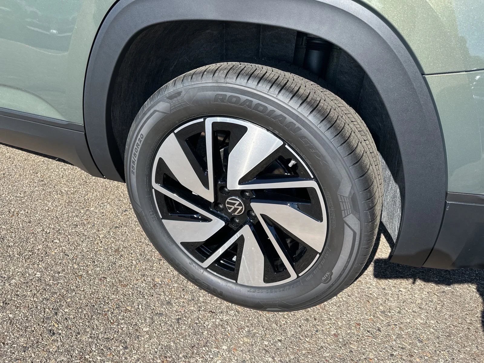 New 2026 Green Volkswagen SE w/Technology image 9