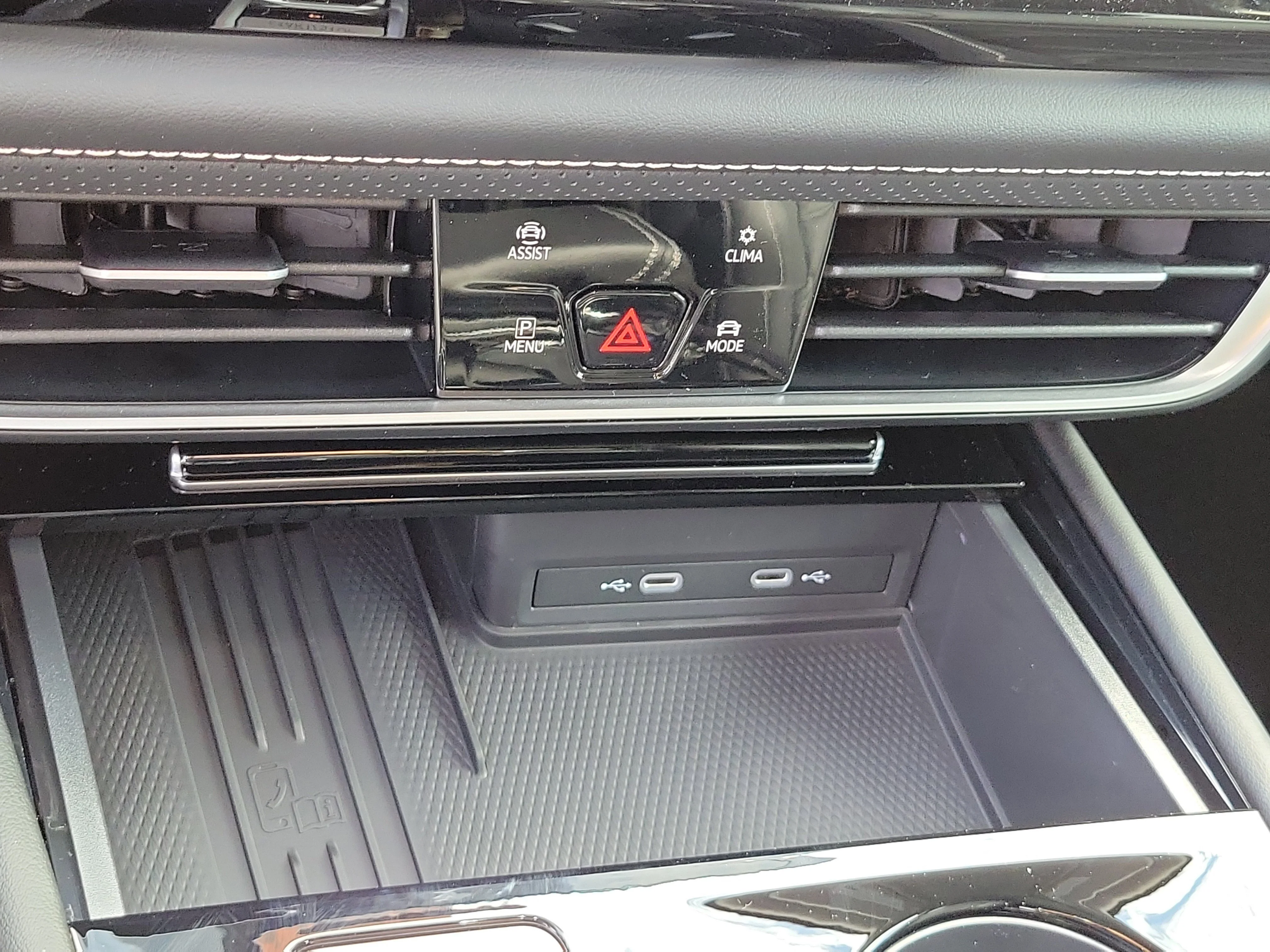 New 2026 Silver Volkswagen SE w/Technology image 31
