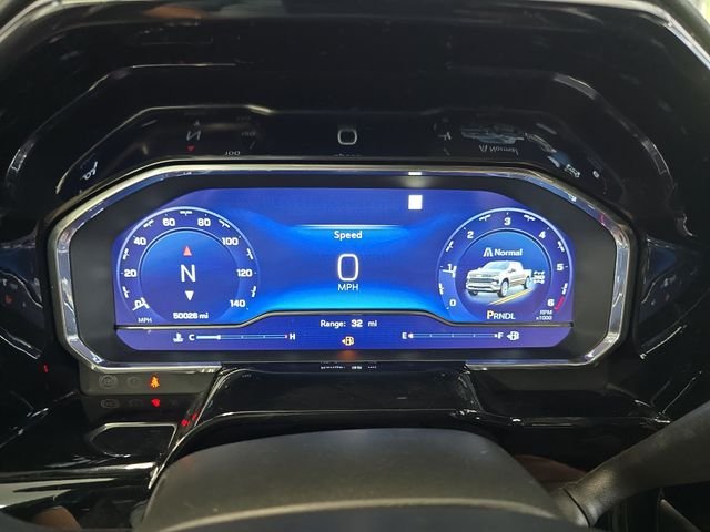 Used 2023 Gray Chevrolet LT image 18