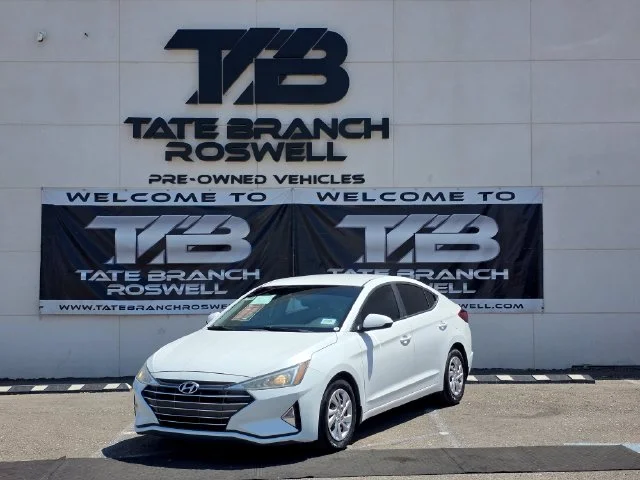 Used 2020 White Hyundai SE image 2