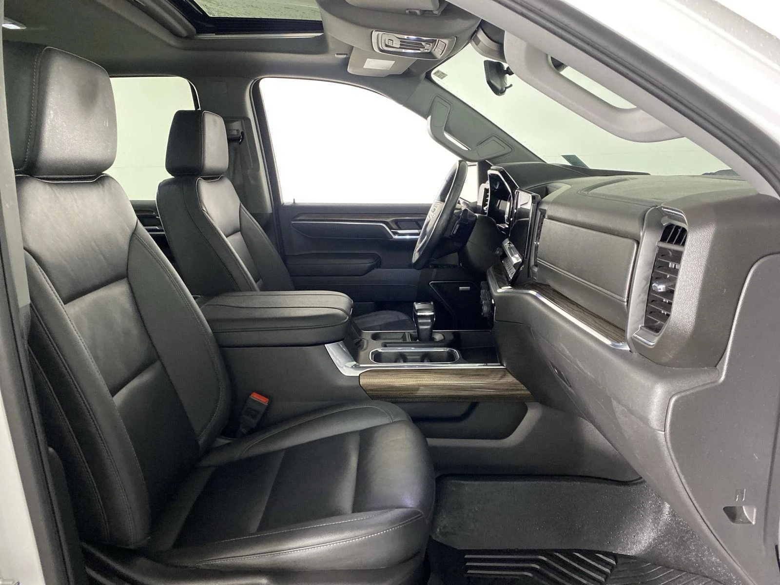 Used 2025 Summit White Chevrolet LT Trail Boss image 28