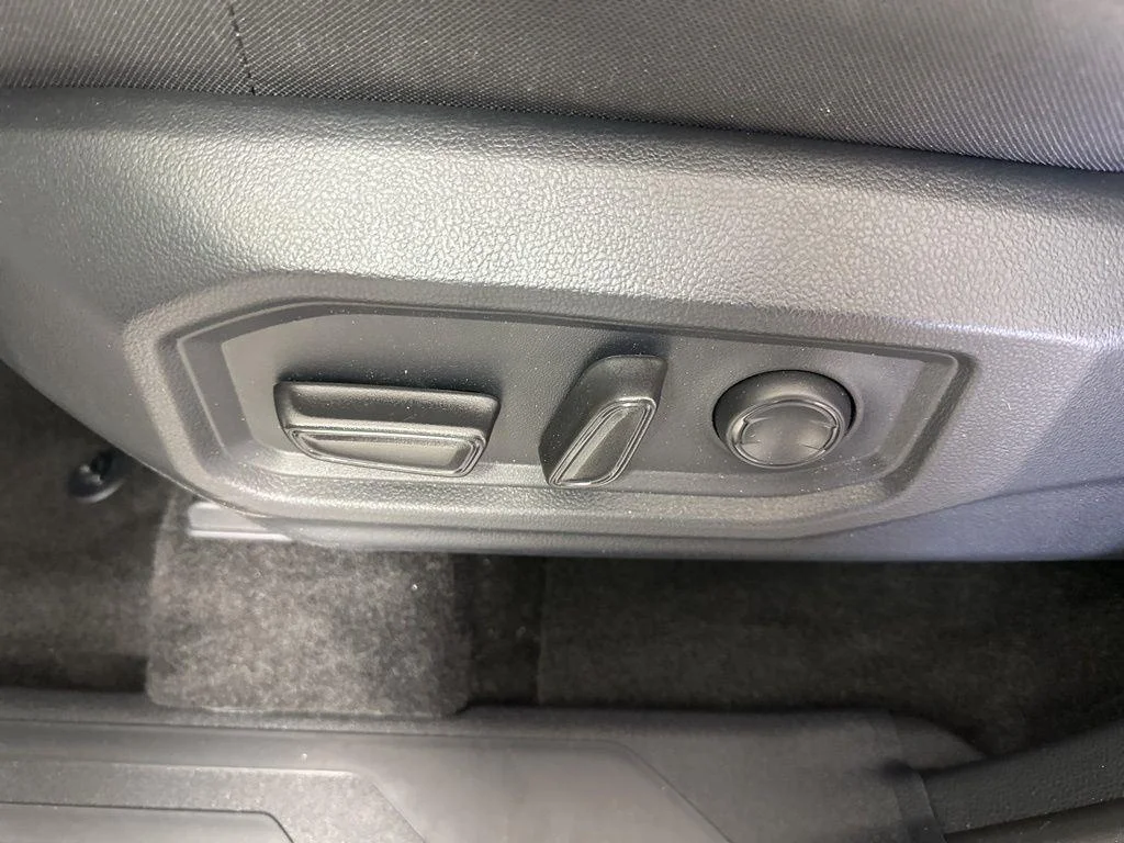 Used 2025 Ice Toyota SR5 image 13