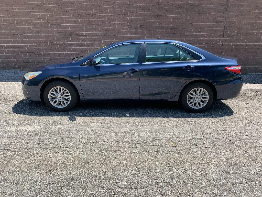 Used 2016 Blue Crush Metallic Toyota LE image 2