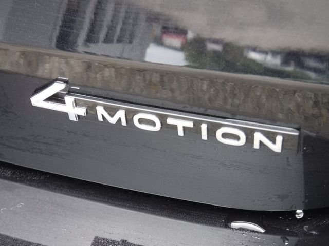 Certified Used 2025 Black Volkswagen 1.5T SE image 9