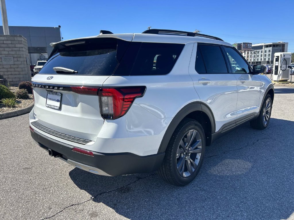 New 2027 Star White Metallic Tri-Coat Ford Active image 4