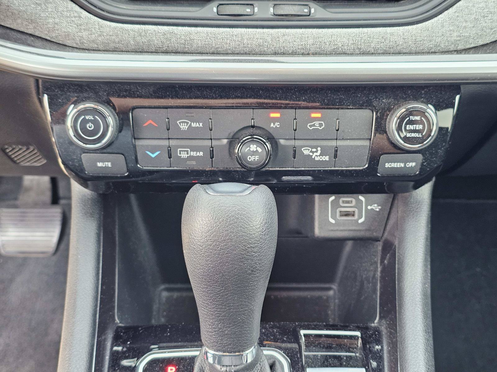 Used 2025 Silver Zynith Metallic Clearcoat Jeep Sport image 27