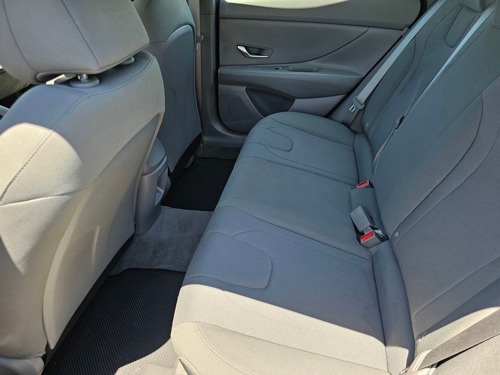 2025 Hyundai Elantra SE - Photo 19