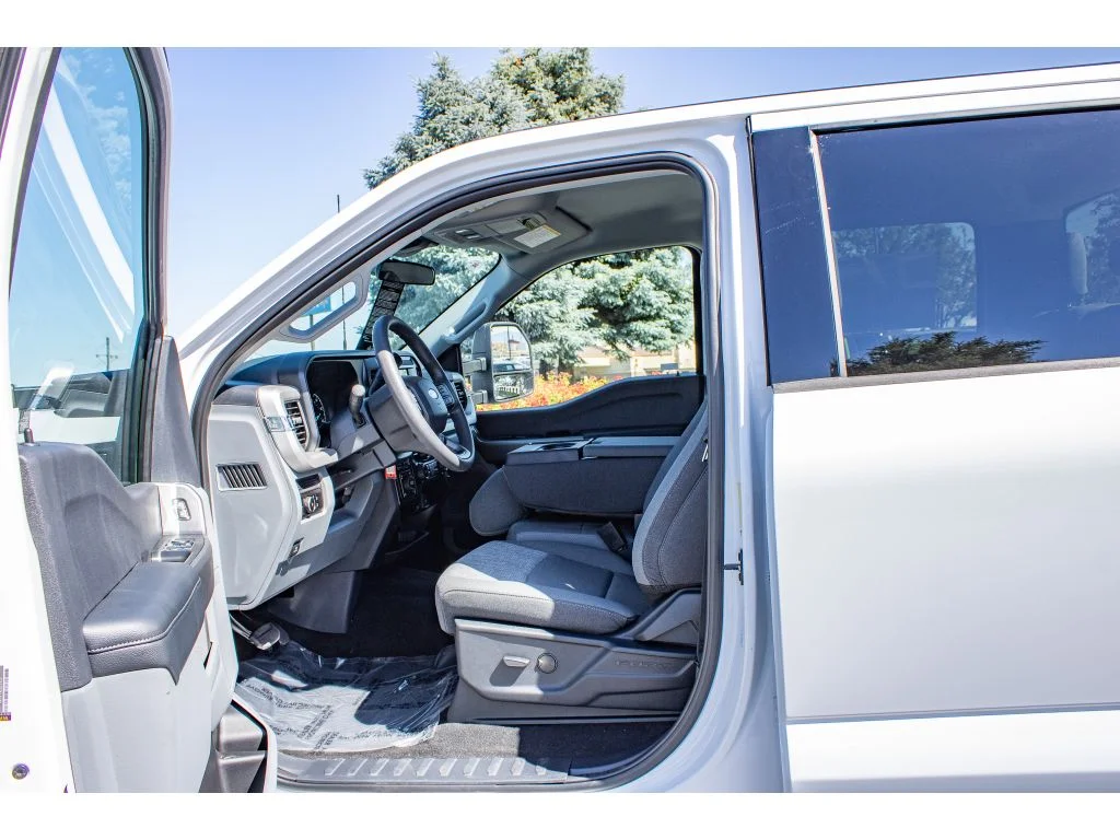 New 2026 OXFORD WHITE Ford XLT image 28