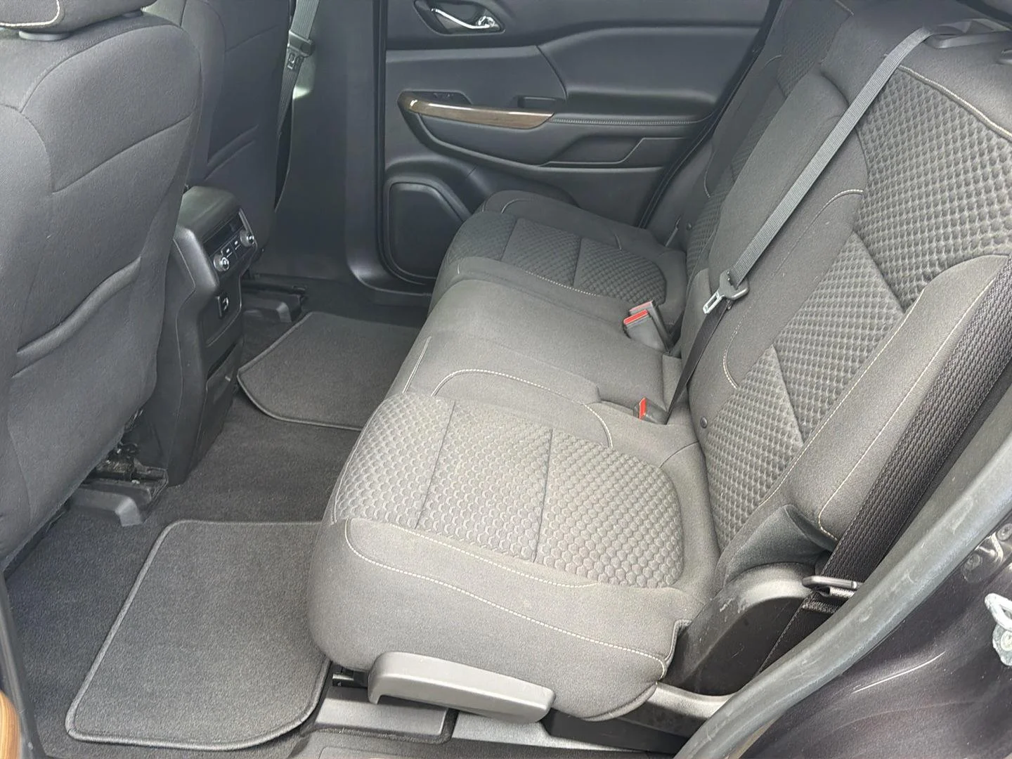 Used 2018 Iridium Metallic GMC SLE image 6