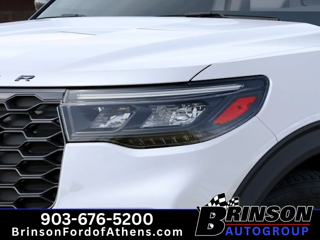 New 2027 Star White Metallic Tri-Coat Ford ST-Line image 18