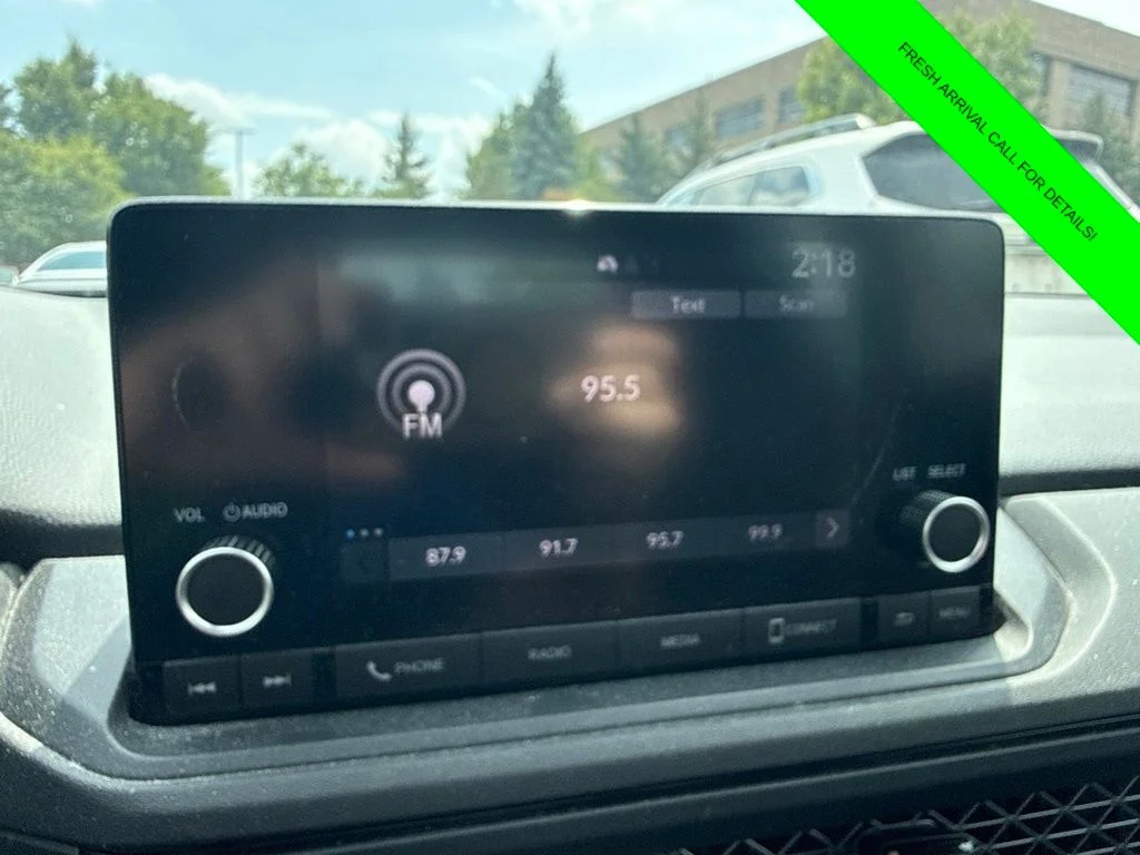 Used 2024  Honda LX image 25
