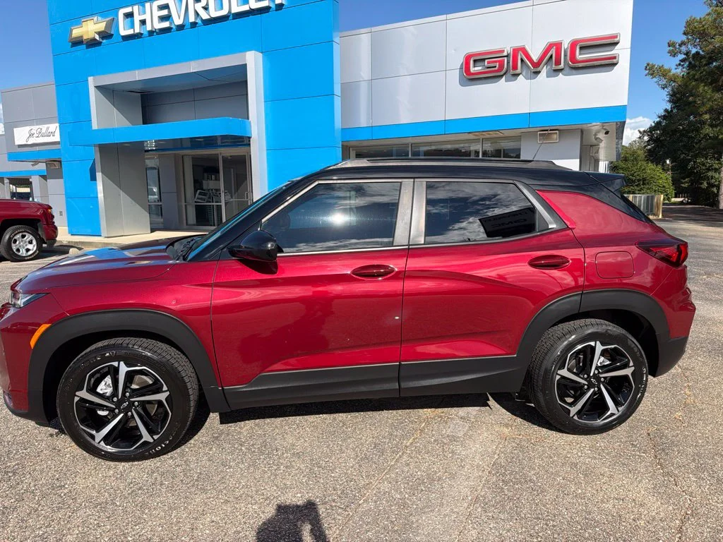 Used 2023 Crimson Chevrolet RS image 2