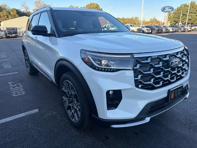 New 2027 Star White Metallic Tri-Coat Ford Platinum™ image 36