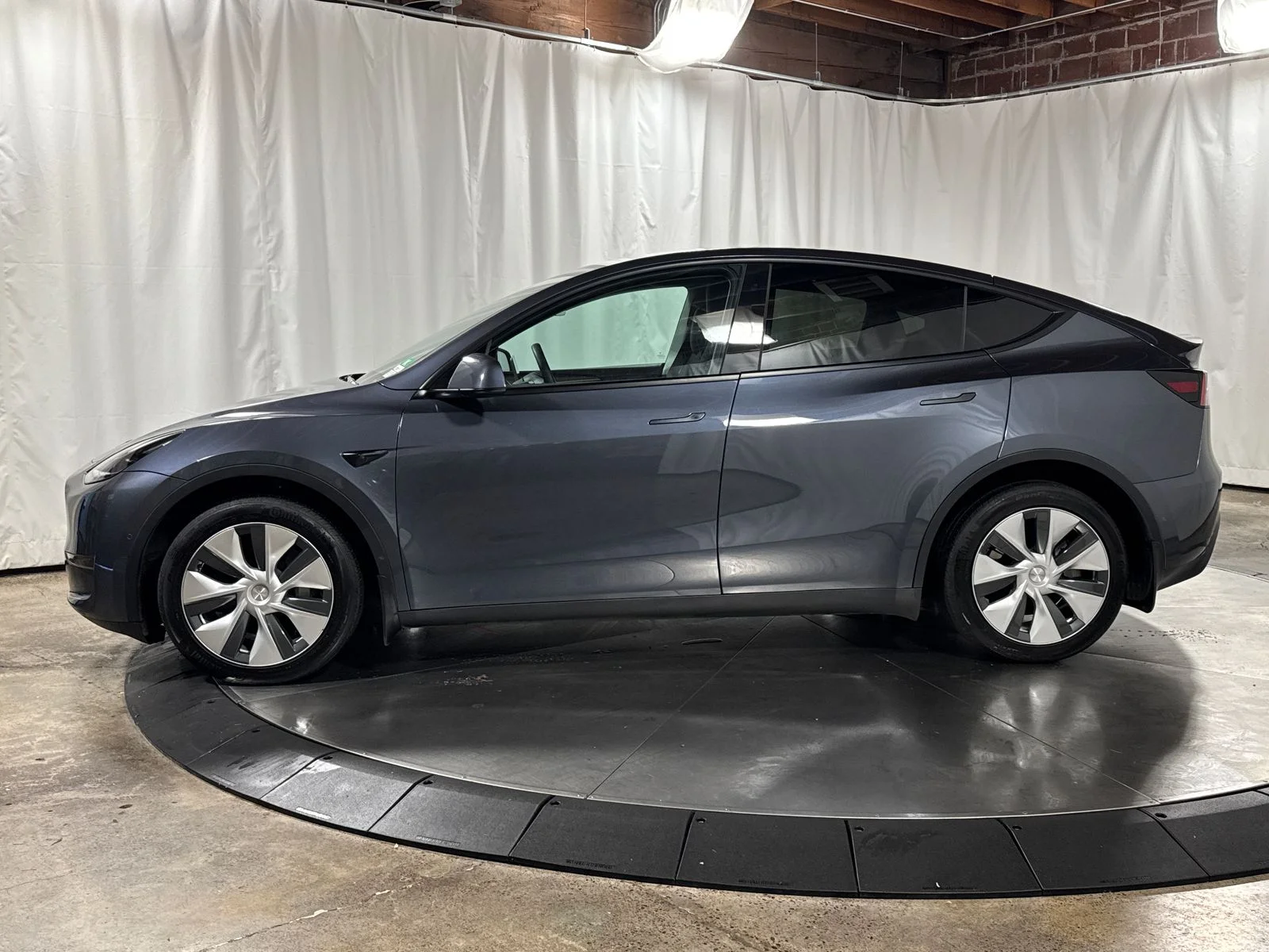 Used 2022 Midnight Silver Metallic Tesla Long Range image 6
