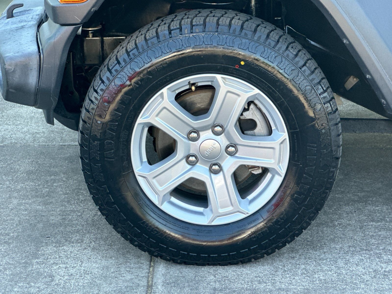 Used 2018 Bright White Clearcoat Jeep Unlimited Sport S image 23