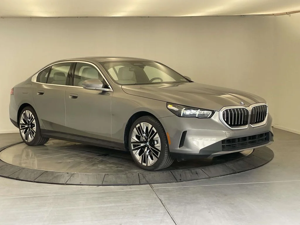 New 2027 Gray BMW 530i xDrive image 7