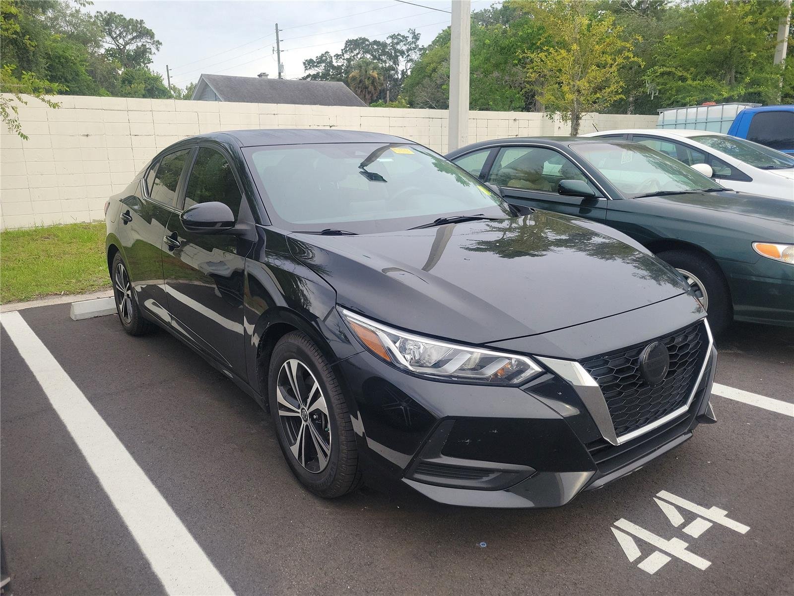 Used 2022 Super Black Nissan SV image 4