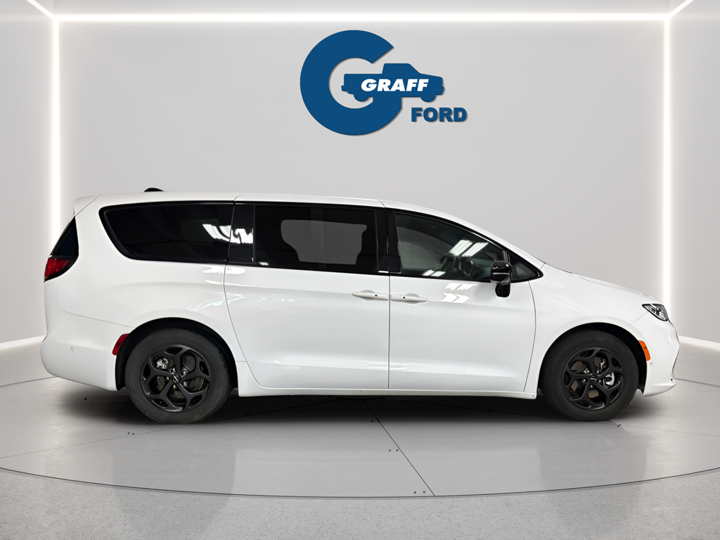 Used 2024 White Chrysler Select S Appearance image 5
