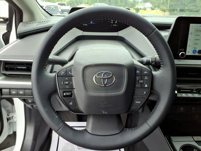 Used 2025 White Toyota  image 22