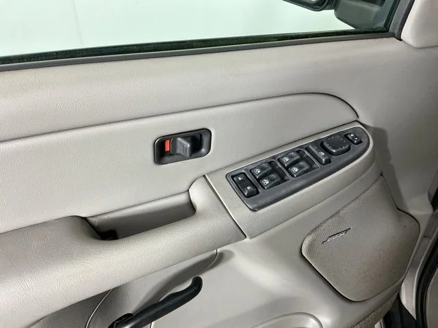 Used 2004 Silver Birch Metallic Chevrolet Z71 image 10
