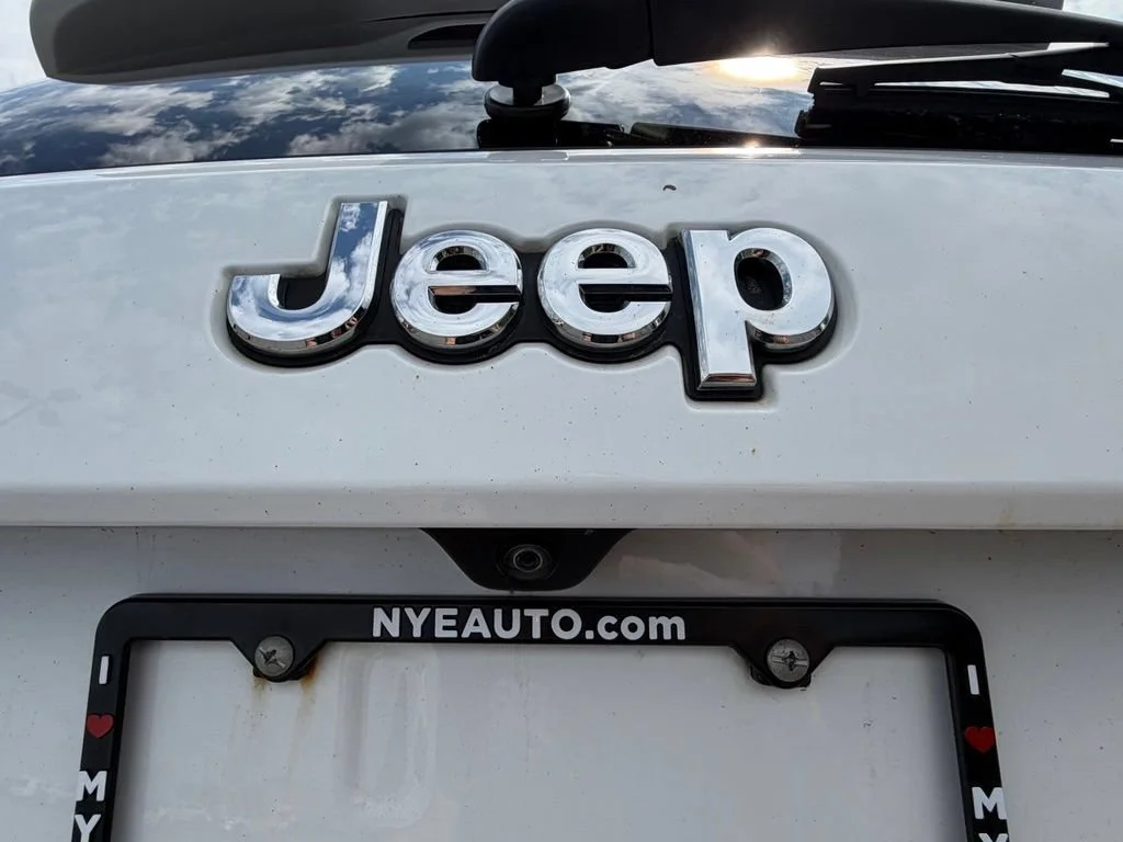 Used 2017 Bright White Clea Jeep Overland image 44