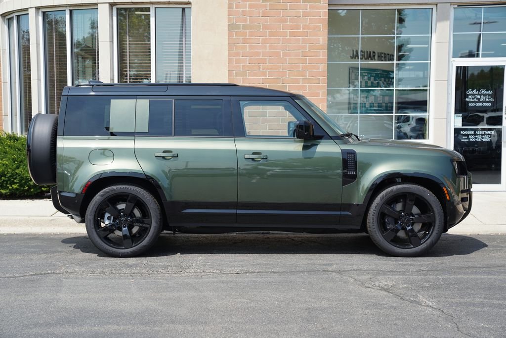New 2026 Woolstone Green Land Rover X-Dynamic SE image 7