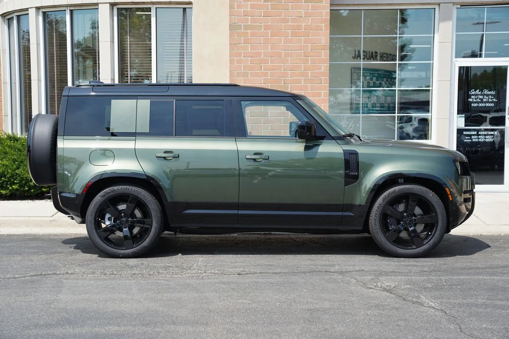 New 2026 Woolstone Green Land Rover X-Dynamic SE image 8
