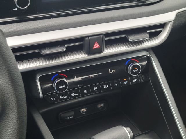 2024 Kia K5 LXS - Photo 17