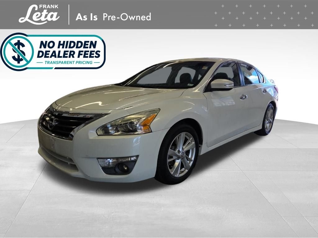 Used 2013 Pearl White Metallic Nissan  image 1