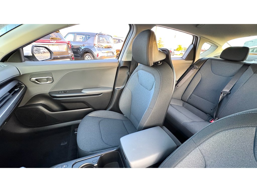New 2026 Snow White Pearl Kia LXS image 9