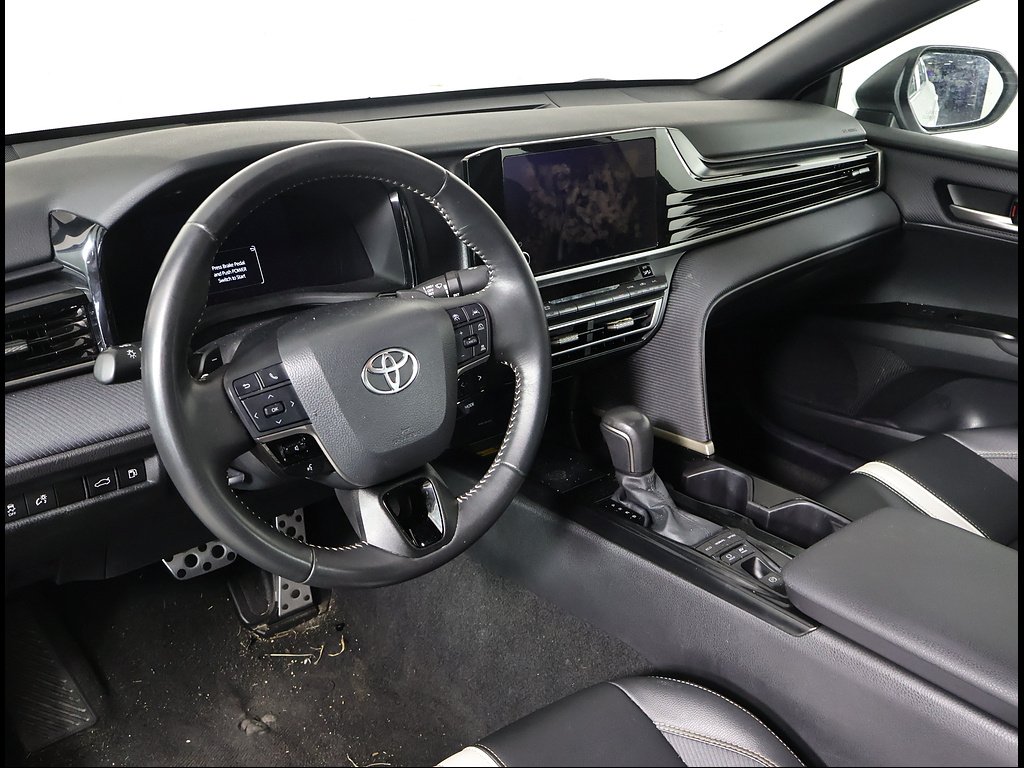 Used 2025 Ice Cap Toyota SE image 4
