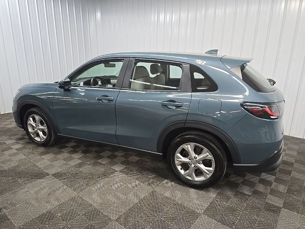 Used 2023 Gold Honda LX image 4