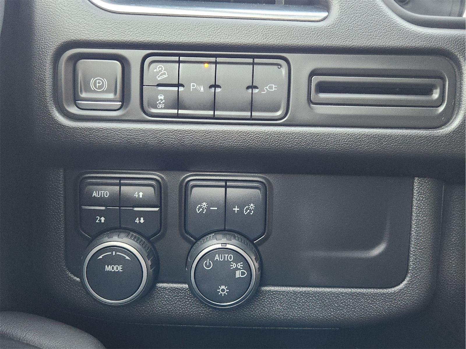2021 Chevrolet Suburban photo 22 of 34
