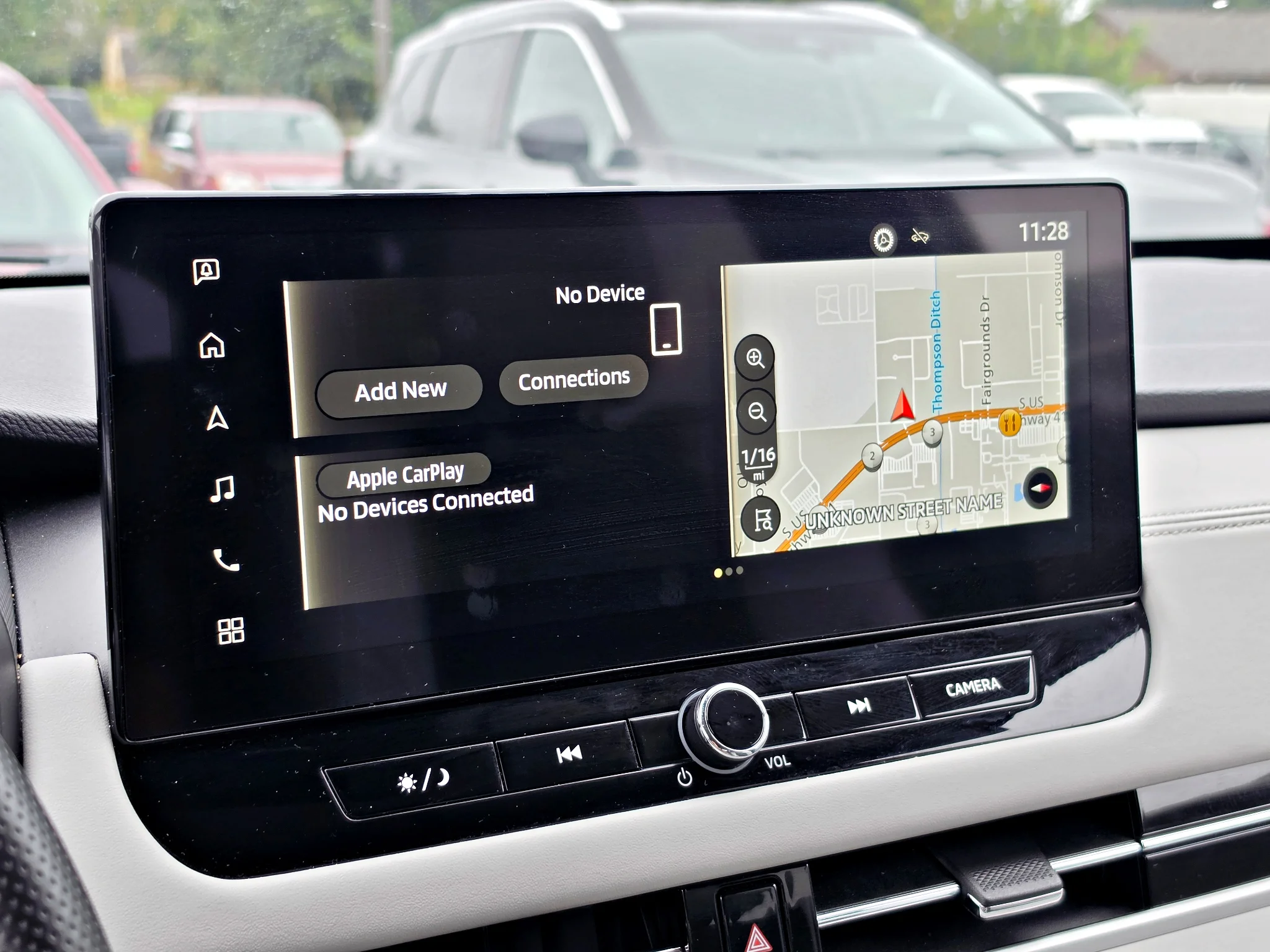 Used 2025 White Diamond Mitsubishi SE image 14