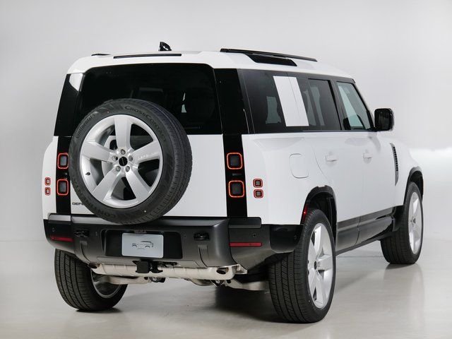 New 2026 Fuji White Land Rover X-Dynamic SE image 2