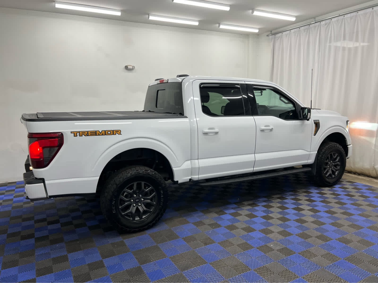 Used 2025 Oxford White Ford Tremor image 12