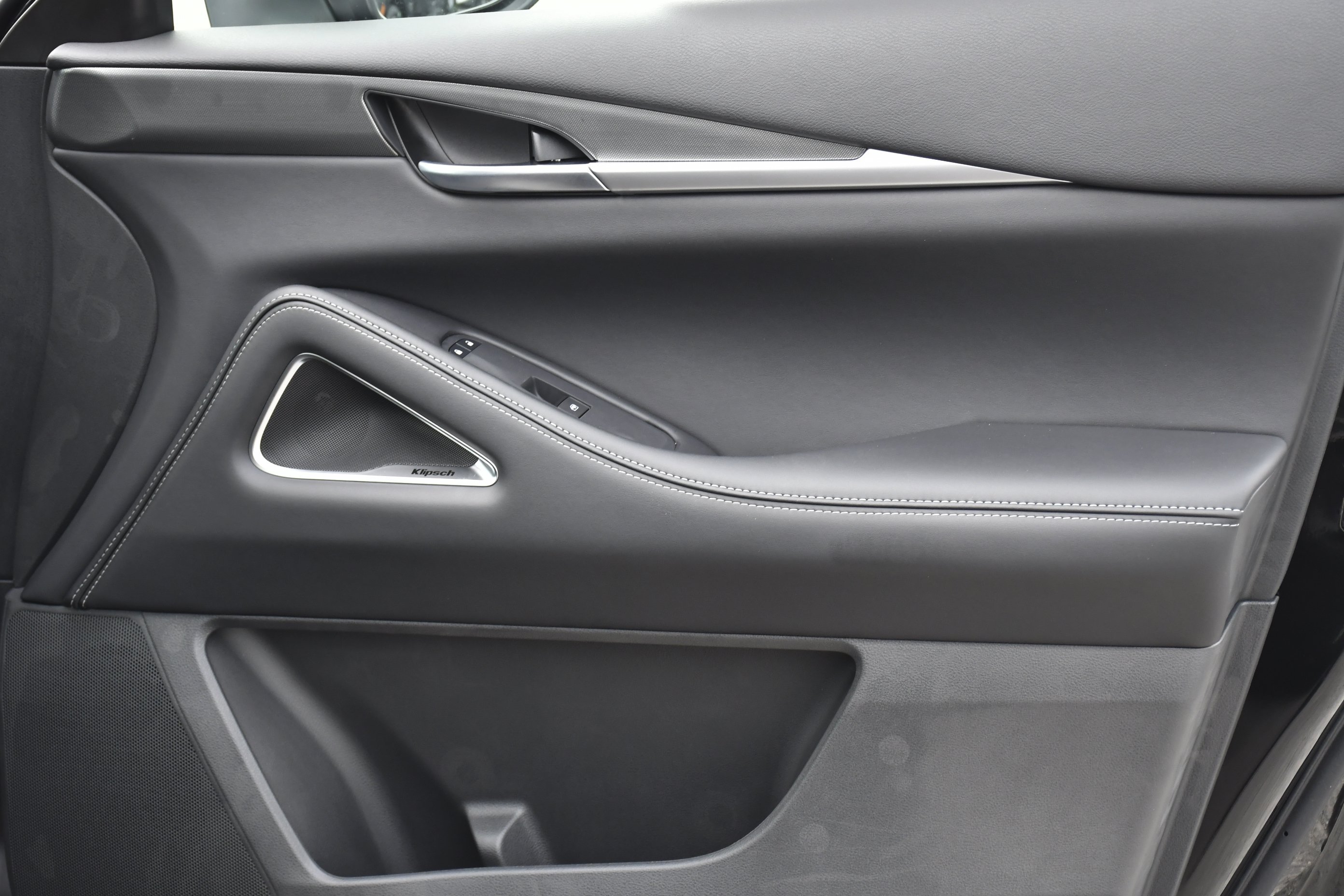 New 2027 MINERAL BLACK INFINITI Luxe FWD image 36