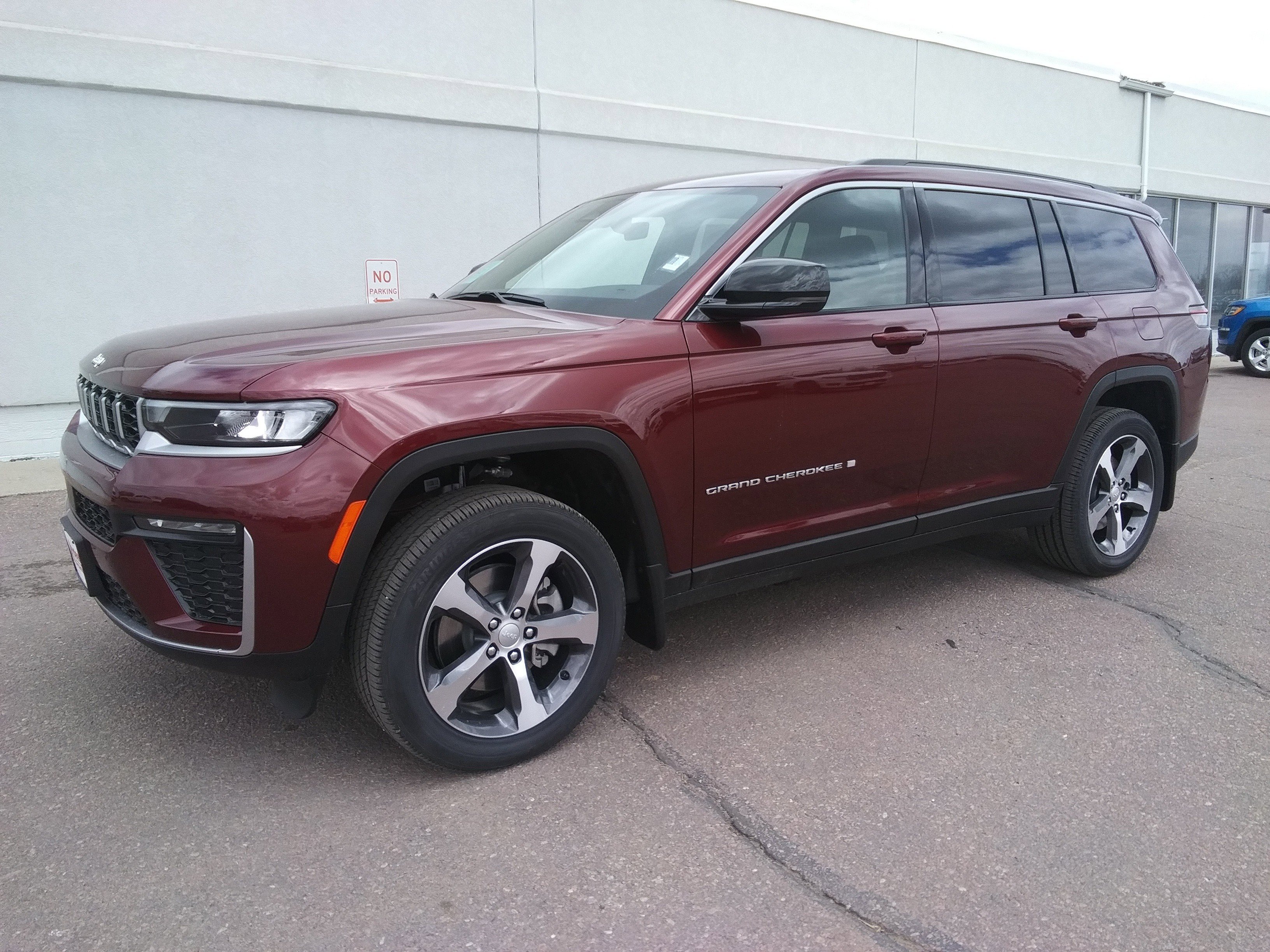 New 2026 Velvet Red Pearl-Coat Exterior Paint Jeep Limited image 2